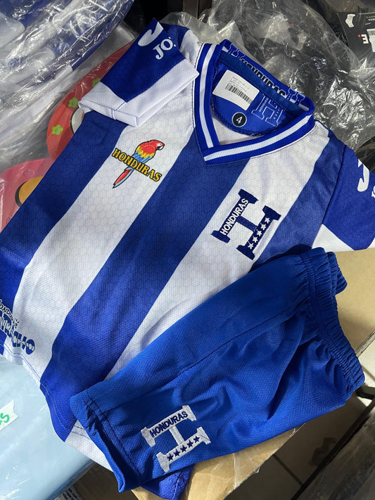 Traje de la H